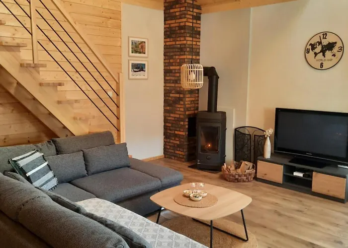 Dom Caloroczny Pola W Sierakowie *